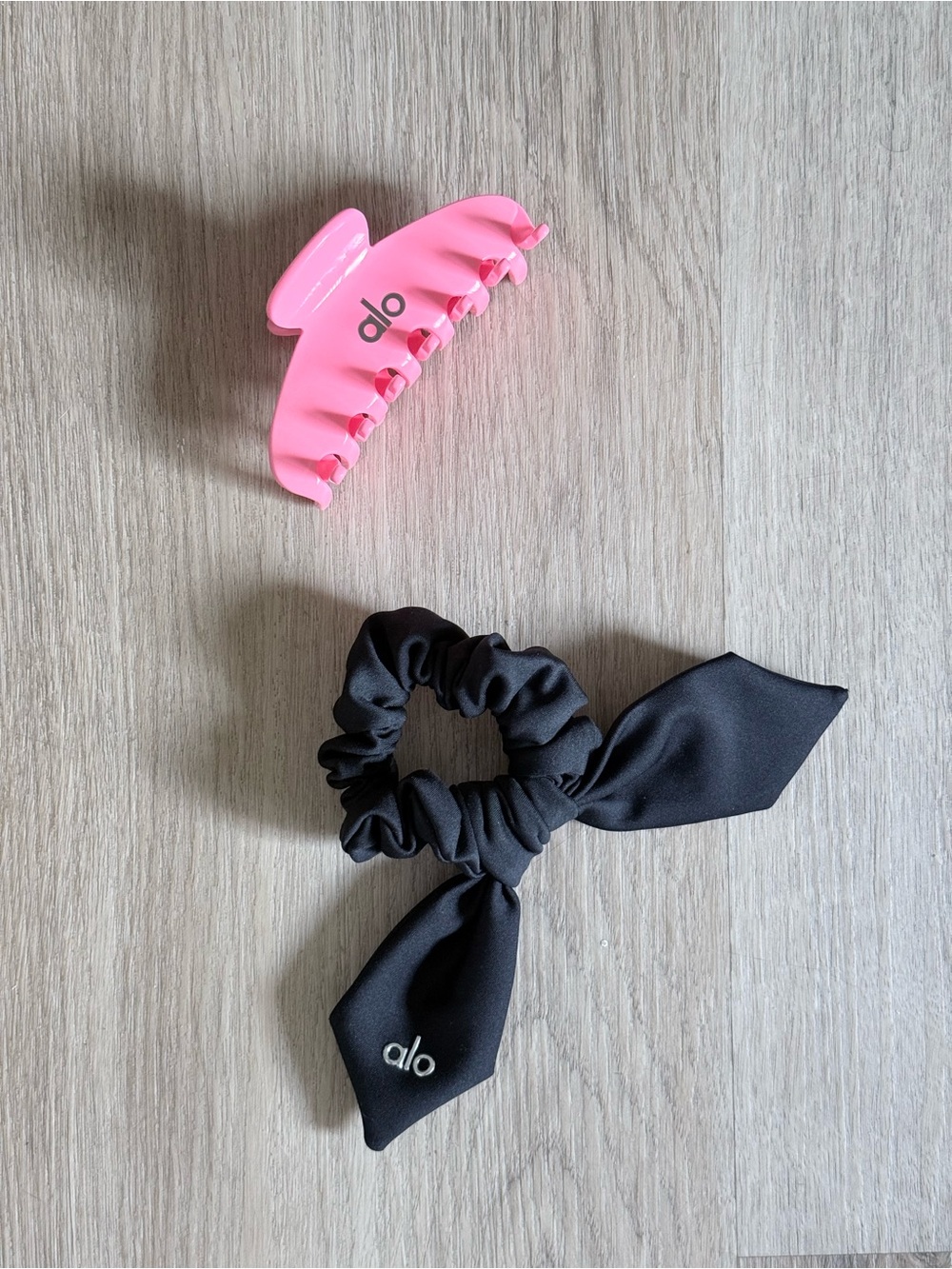 ALO Yoga hair accessories